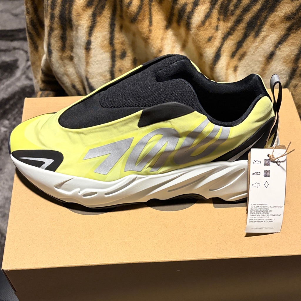 Adidas Yzy 700 Mnvn Sneakers